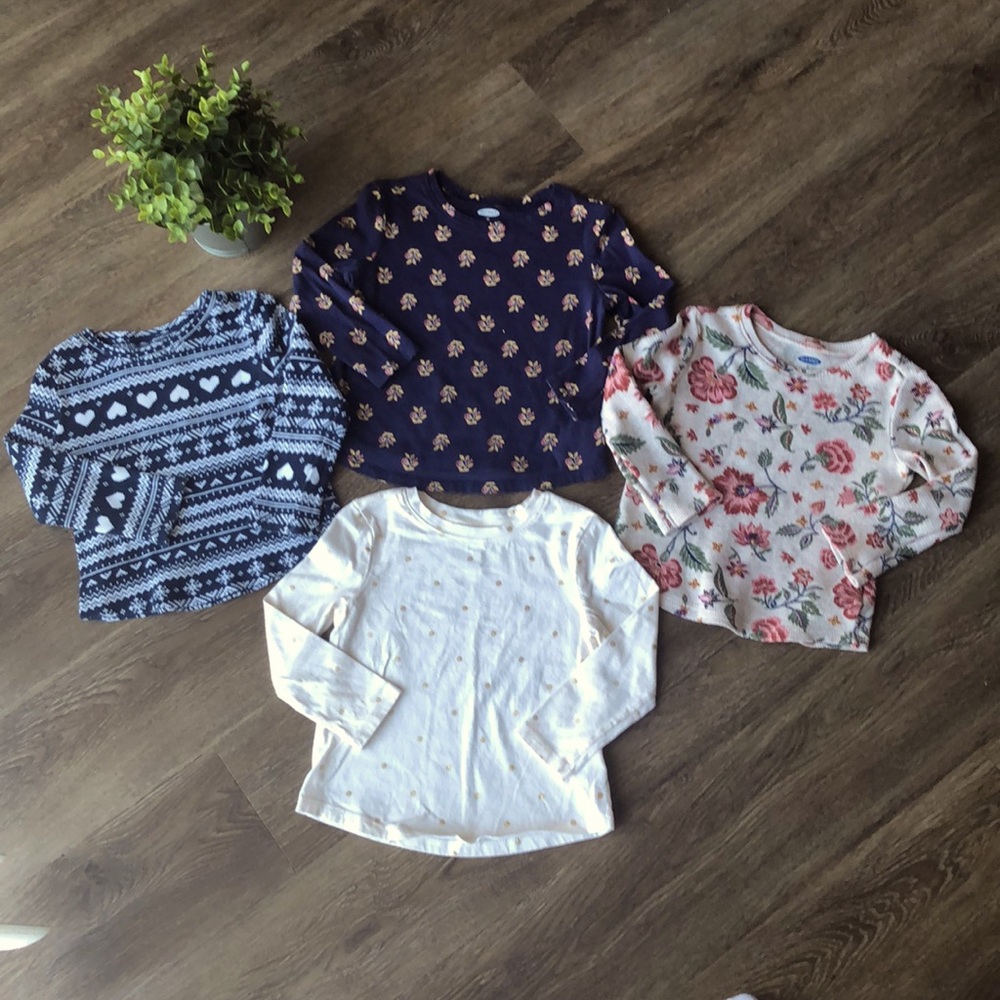 Old Navy: (4) Girls Long sleeve Tops. Size 2T.